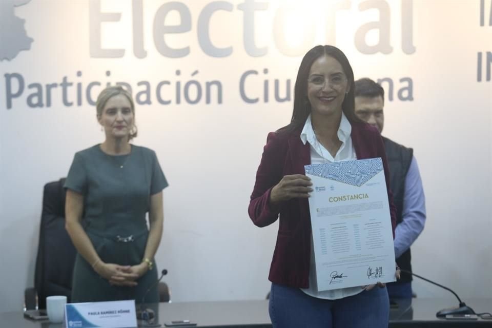 La morenista Imelda Pérez recibió su constancia de mayoría que la acredita como Alcaldesa de Tlaquepaque, del 1 de octubre 2024 al 30 de septiembre 2027.