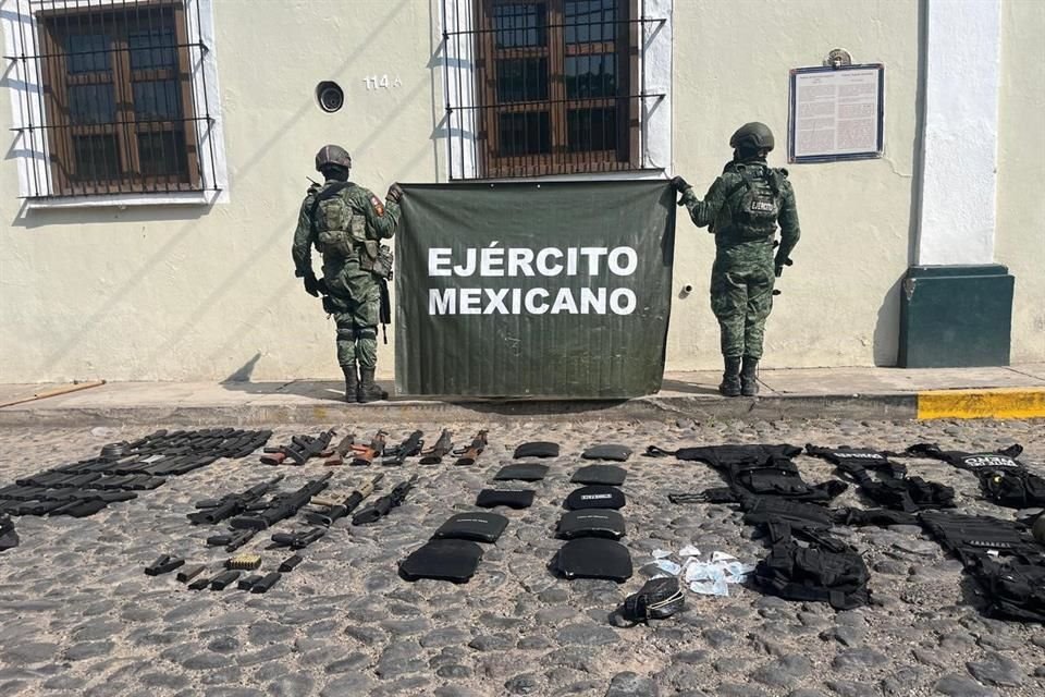 Elementos del Ejército iniciaron un operativo de seguridad que dio como resultado la detención de tres personas.