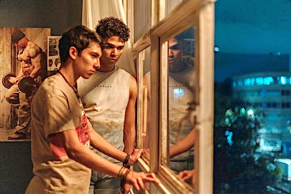 El cineasta mexicano Julián Hernández regresa al Festival Internacional de Cine en Guadalajara (FICG) con 'Los Demonios del Amanecer'.