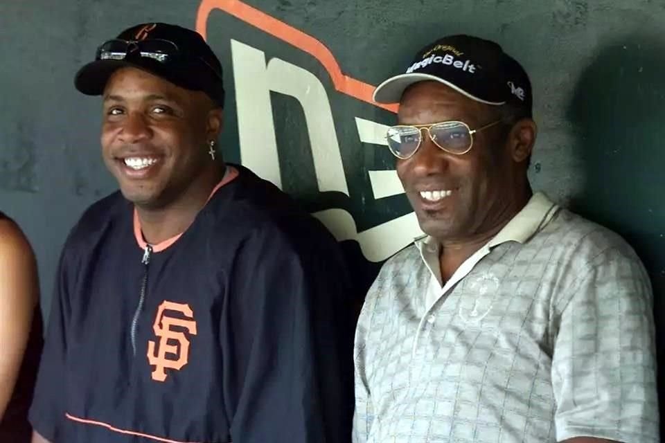 Los Bonds comparten su amor al beisbol.