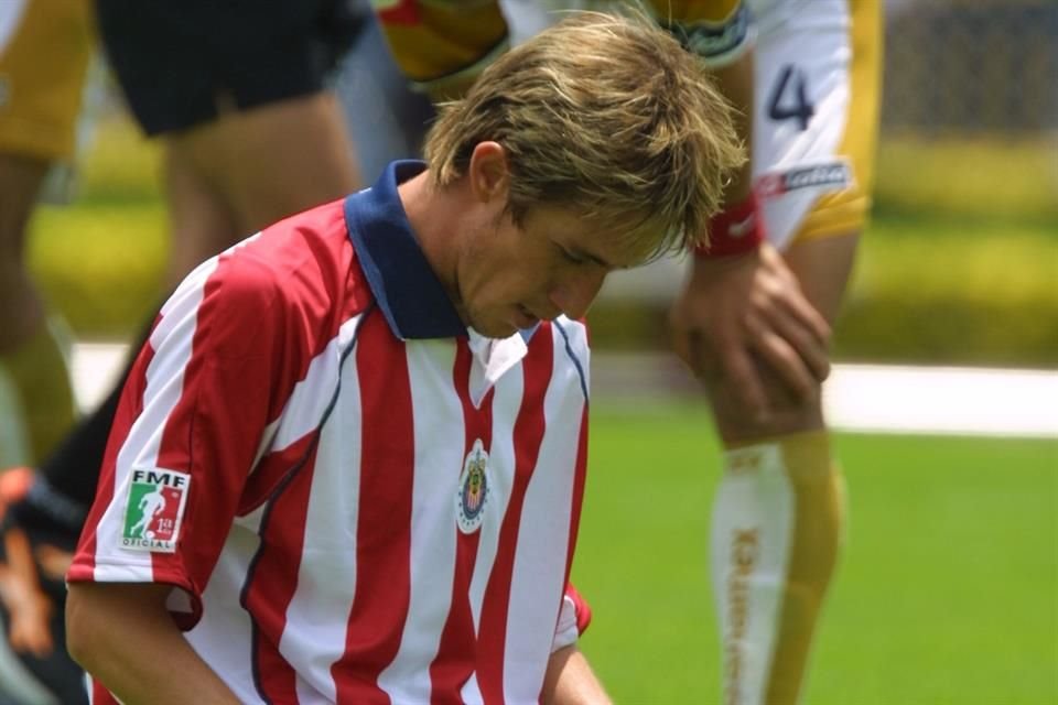 Rafael Medina falló el quinto penal de Chivas en la Final del Clausura 2004, lo que le dio el campeonato a Pumas y lo marcó a él de por vida.