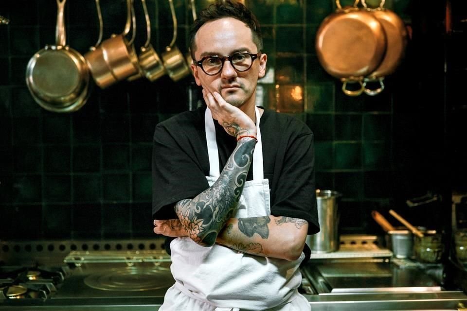 Tras alcanzar las estrellas con su restaurante Em en la guía Michelin México, Lucho Martínez propone nuevas ideas desde la gastronomía.