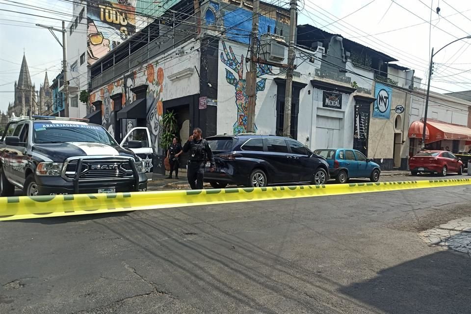 De forma extraoficial, se informó que la mujer trabajó en el archivo municipal del Ayuntamiento de Guadalajara en 2012, durante la administración de Ramiro Hernández. 