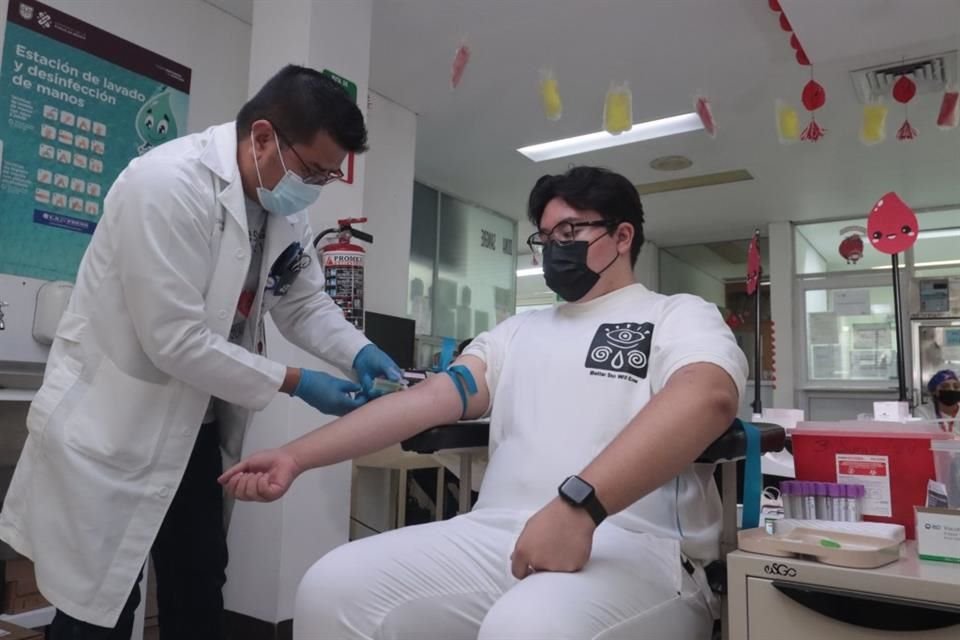 Aunque es cada vez mayor, la donación altruista de sangre sigue siendo escasa, apuntó Esperanza Elizabeth Zuno Reyes, Jefa del Banco de Sangre del Antiguo Hospital Civil de Guadalajara 'Fray Antonio Alcalde'.