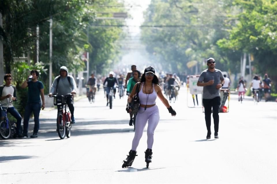 La calle es el principal lugar que debería ser tomado por la gente; un gran espacio en la Zona Metropolitana es la Vía RecreActiva, que se instala por cientos de kilómetros cada domingo.