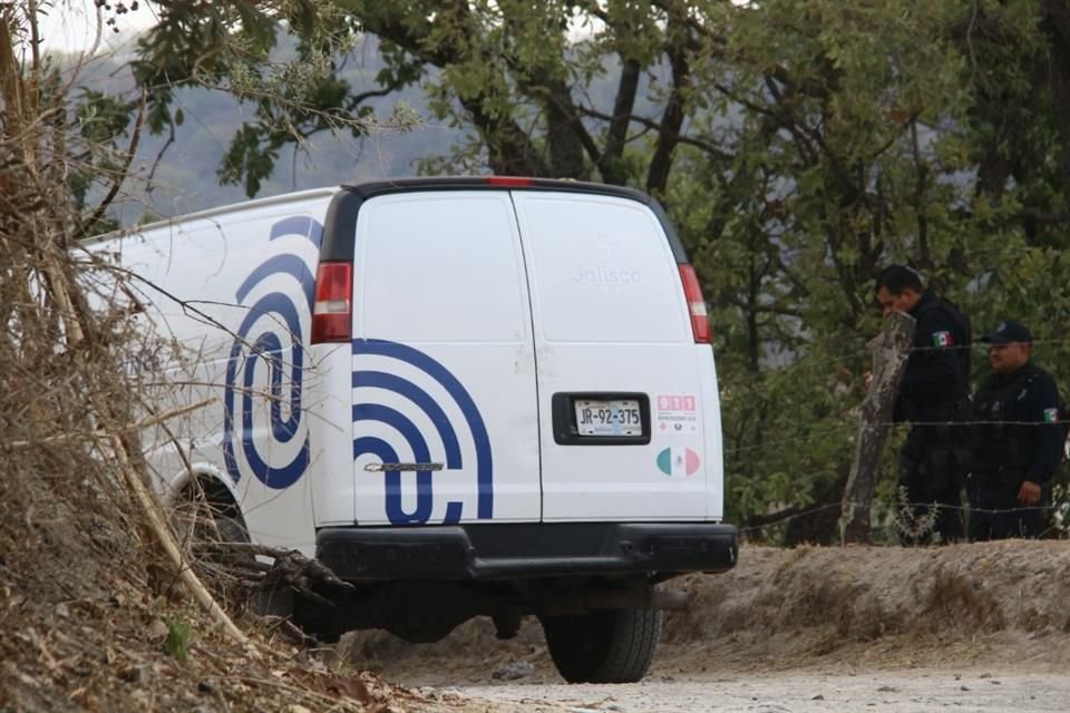 Elementos del Instituto Jalisciense de Ciencias Forenses se encargaron de llevar a cabo el peritaje.