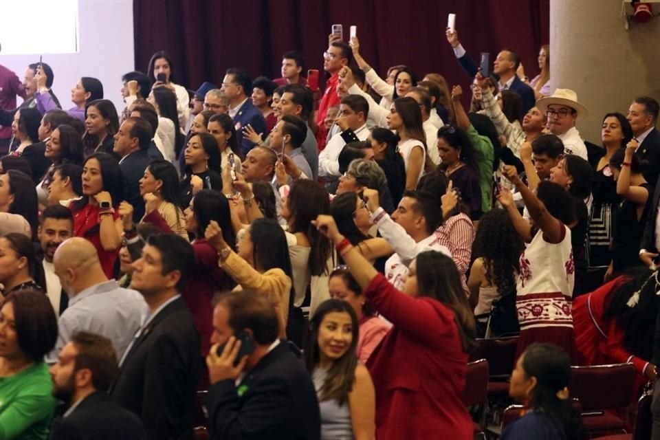 Durante el encuentro, se confirmó que el Parlamento Abierto sobre la reforma judicial iniciará el próximo 26 de junio y concluirá en agosto, a fin de que sea aprobada en el mes de septiembre.