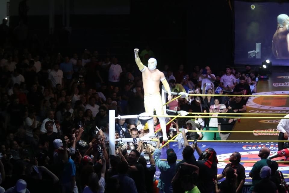 Místico y la Arena Coliseo de Guadalajara están de fiesta. El luchador celebró con un triunfo 20 años de carrera, y el inmueble cumplió 65.