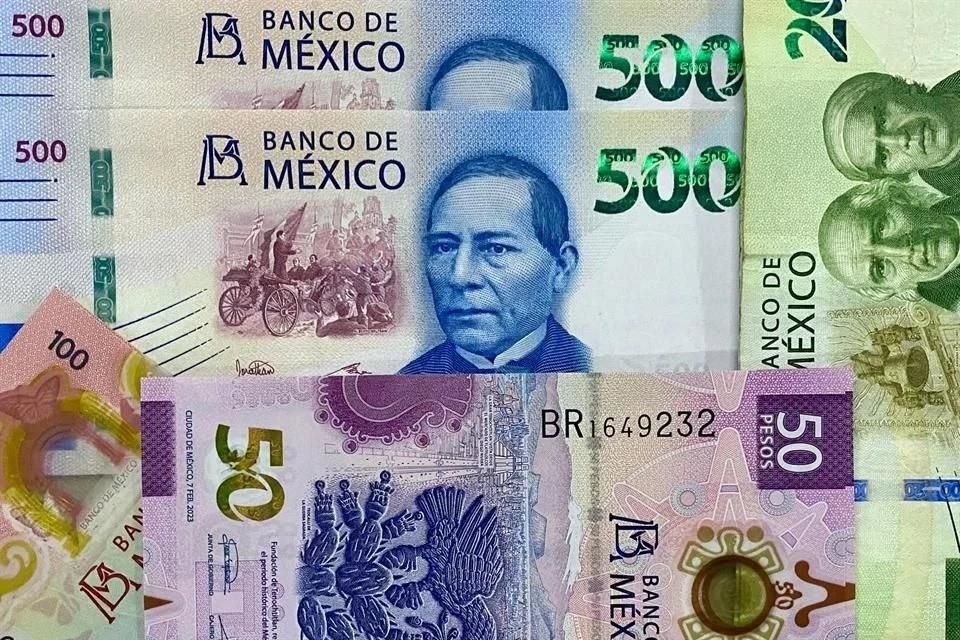 Señalan que el regreso de Trump a la Casa Blanca plantearía un grave riesgo para las monedas del mundo en desarrollo en todos los ámbitos, ya que los comerciantes acuden en masa para comprar dólares, pero afectaría más al peso mexicano y al yuan chino debido a las amenazas arancelarias.