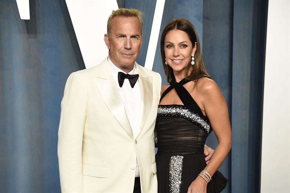 Christine Baumgartner y Costner se divorciaron el año pasado tras 20 años de casados.