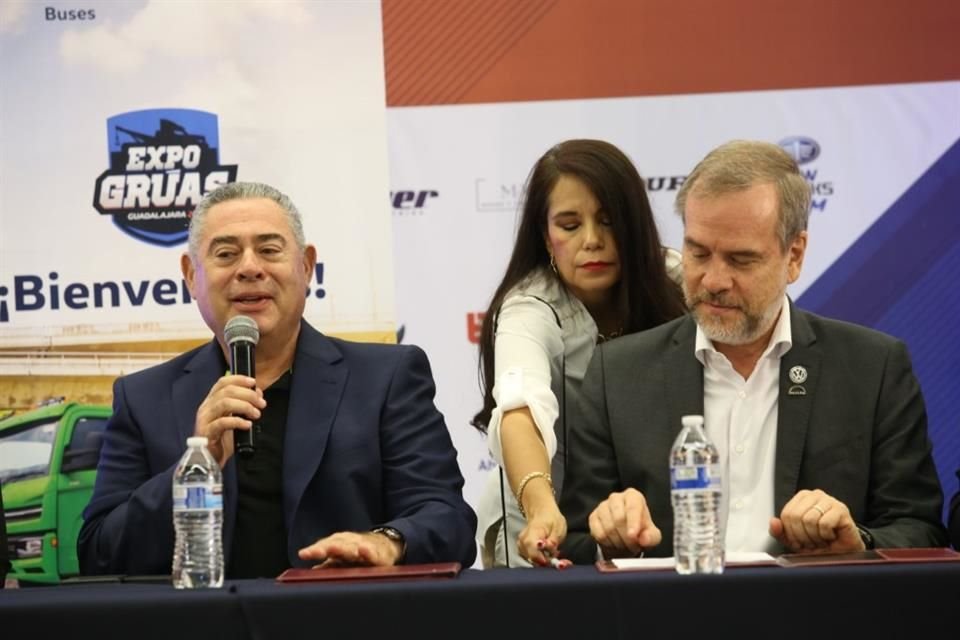 El convenio se realizó durante la Expo Grúas 2024 en Guadalajara.