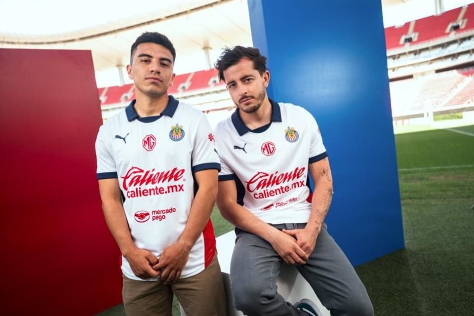 Chivas dio a conocer la nueva imagen de su jersey como visitante.