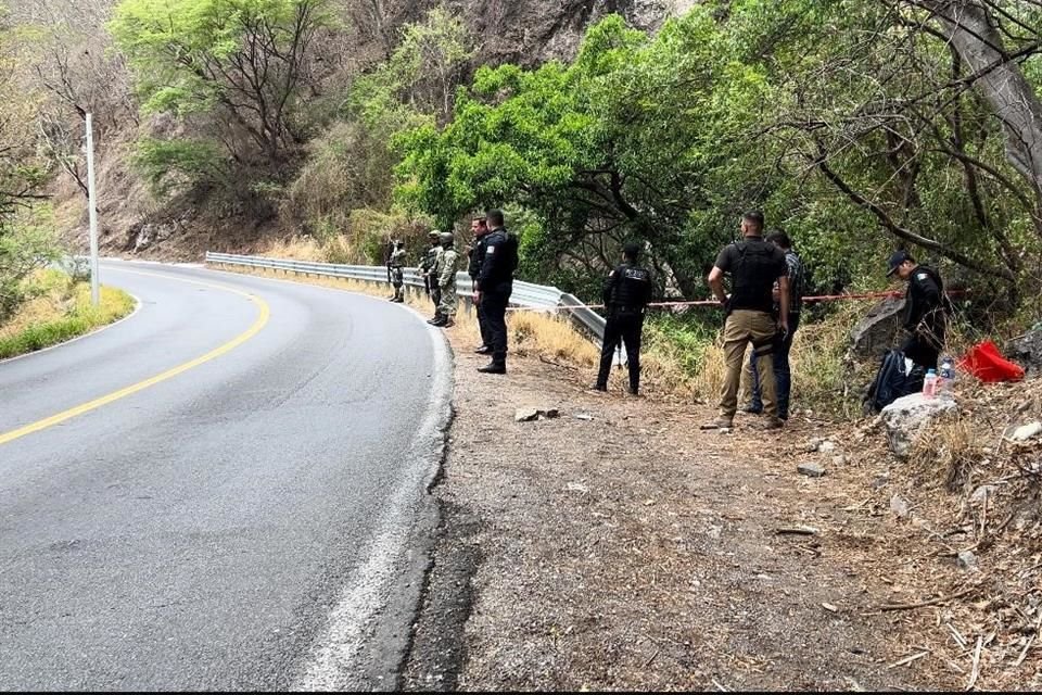 Encuentran dos cadáveres en la Carretera a Saltillo, en avanzado estado de descomposición, por lo que fue imposible determinar la causa de muerte.