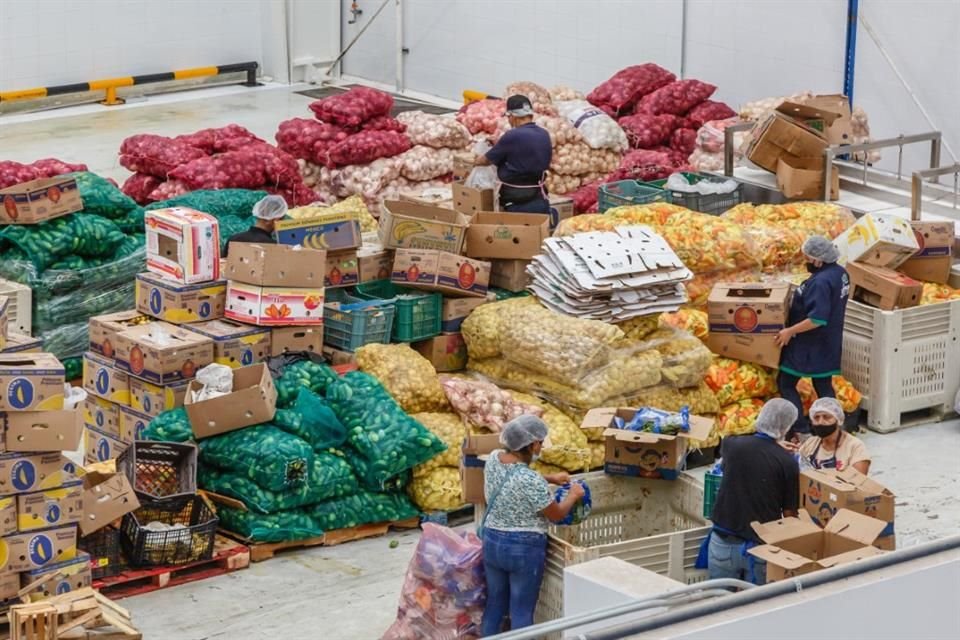 Los alimentos que reciben de comerciantes y productores son aquellos que no son 'atractivos' comercialmente.