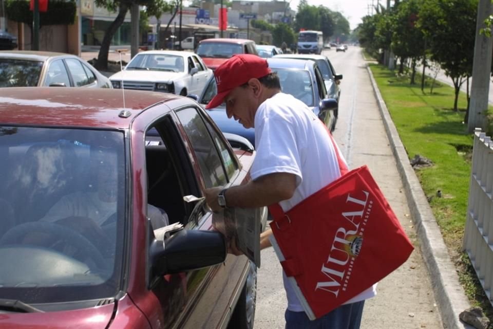 Comprometido con su casa editorial, Camacho partipó en campañas de venta de periódico.