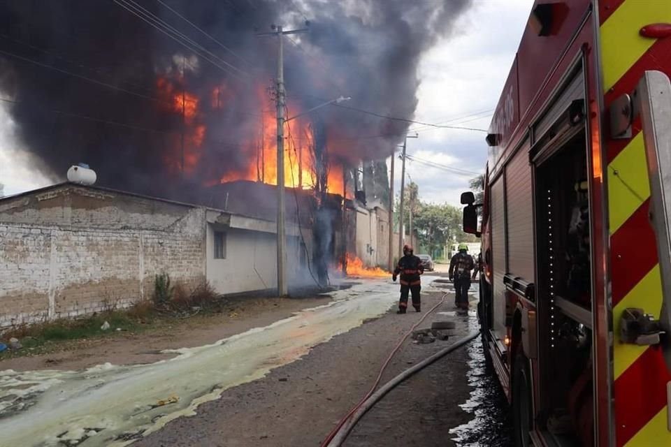 El incidente se dio alrededor de las 13:30 horas en Juan Gil Preciado, cerca del cruce con Zapote, en la Colonia Los Robles.