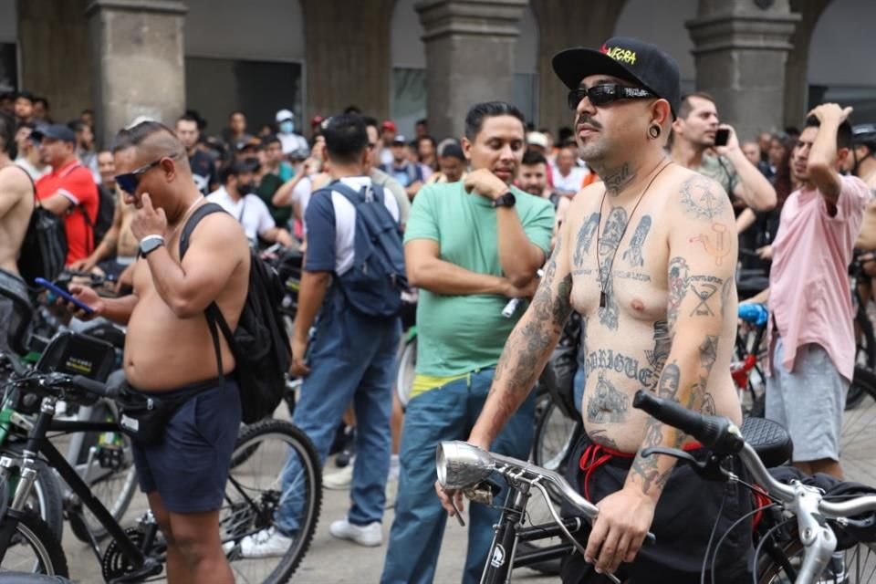 Entre las situaciones a las que se enfrentan las y los ciclistas a diario enuncio la invasión de ciclovías por parte de autos y motos.