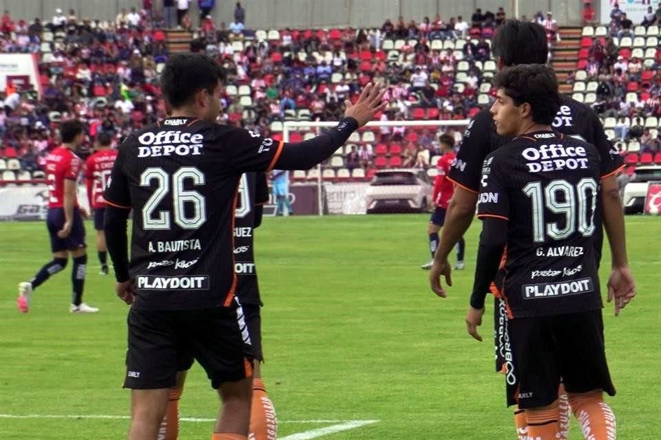 Chivas perdió 3-0 en la disputa de la Copa por la Paz, que se juegó en el Estadio Carlos Vega Villalba, de Zacatecas.