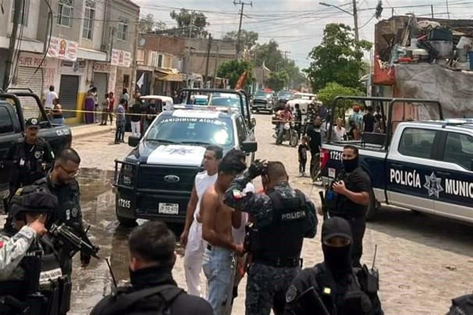 Policías tuvieron que solicitar varias ambulancias.