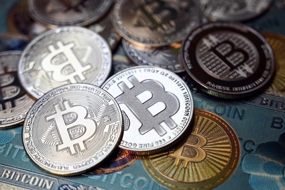 El bitcoin aún está lejos de su máximo alcanzado en abril pasado, de casi 65 mil dólares.