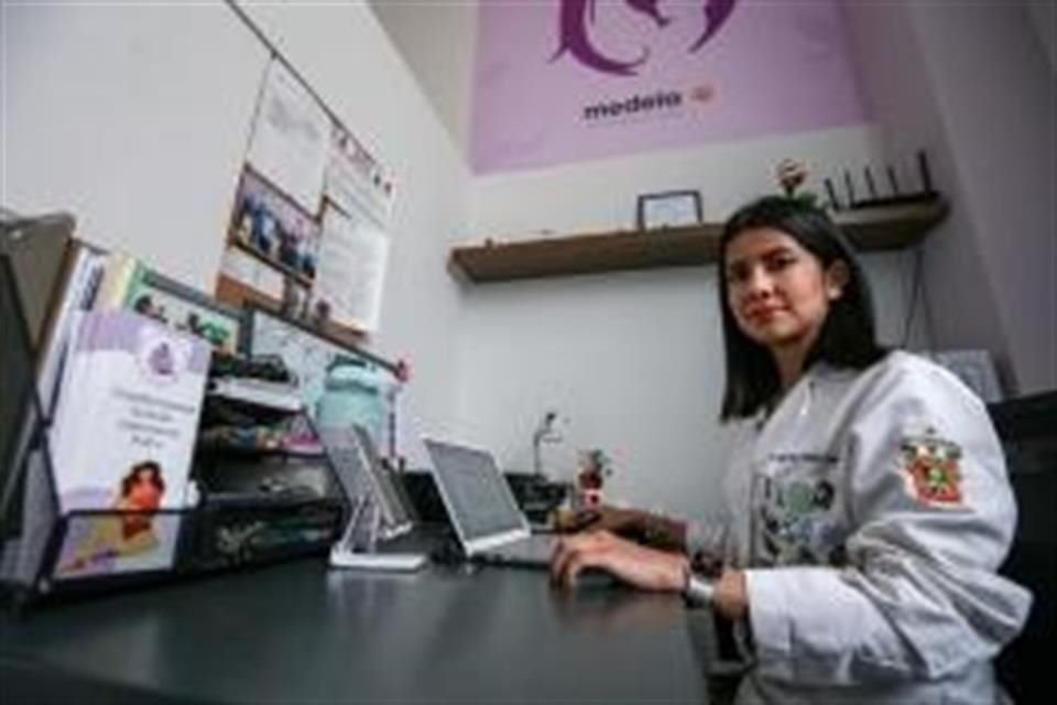 Blanca Rosa Aguilar Uscanga, encargada del Laboratorio de Investigación de Leche Humana del CUCEI.