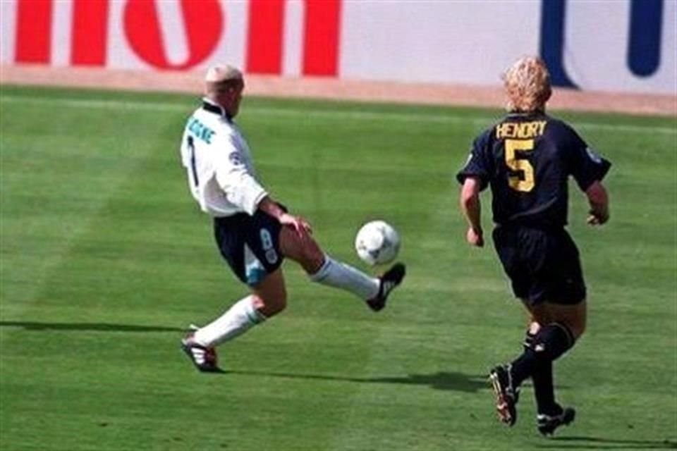 El inglés Paul Gascoigne ha sido considerado un loco que desperdició su talento, pero su gol contra Escocia se mantiene en la memoria.