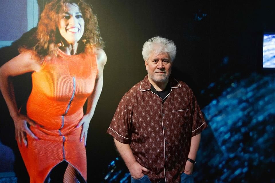 Madrid acogió una exposición sobre la relación entre Pedro Almodóvar y la capital española, lugar que ha marcado el catálogo del director.