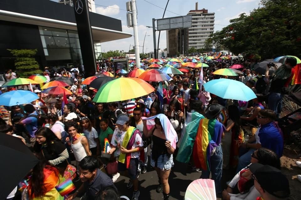 Aunque hay áreas de atención especializada, personas LGBT enfrentan situaciones revictimizantes que vulneran sus derechos, alerta activista.