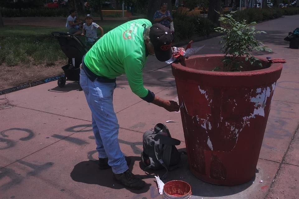 Acusan que fue el personal de limpieza del Ayuntamiento quien se presentó al sitio con pintura para invisibilizar las fichas.