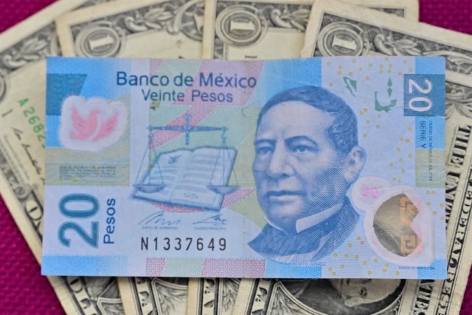 Peso mexicano amplía pérdidas tras confirmación de Trump de aranceles para este 4 de marzo.