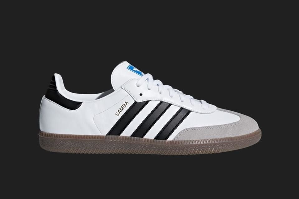 La firma Adidas cuenta con el modelo Samba OG White, el cual podría ser buena opción para los looks de verano.