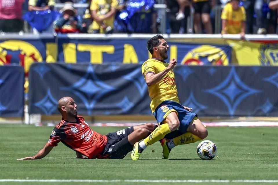 Los azulcremas remontaron en 11 minutos a los felinos  en la definición de la Supercopa MX, donde los de Coapa estrenaron su nueva indumentaria.