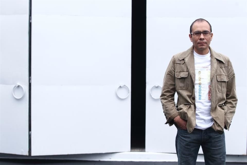 El escritor Yuri Herrera externa su admiración porque México tendrá una Presidenta antes que EU, y señala retroceso en derechos en ese país.