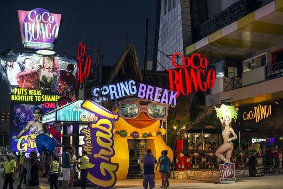 Si estás planeando tus próximas vacaciones, no puedes perderte la oportunidad de vivir Cancún de noche en todo su esplendor.