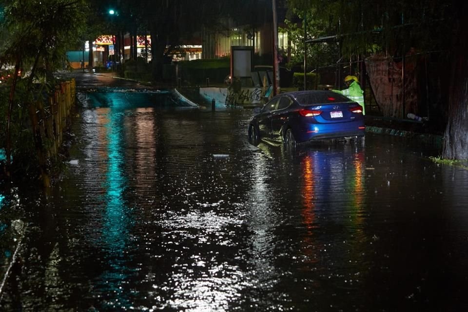 Con la lluvia del martes en la ZMG, gruyeros se vieron rebasados y los tiempos de respuesta pasaron de una hora a más de cinco.