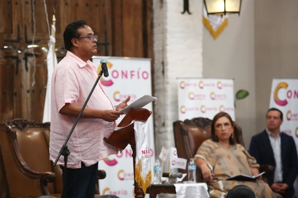 Salvador Cosío estuvo presenten en el encuentro de Xóchitl Gálvez ante la organización 'Confío en México'.