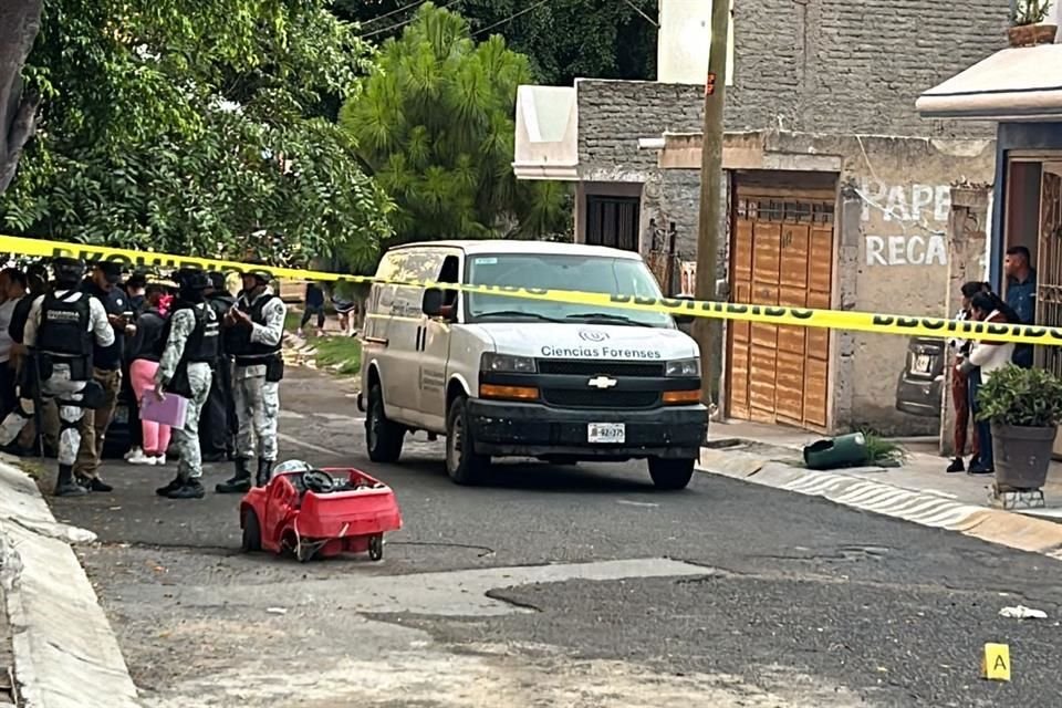 Un joven de aproximadamente 25 años fue asesinado a tiros en la Colonia Chulavista, en Tlajomulco.