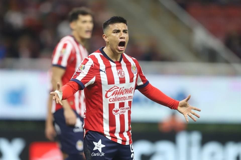 Fernando Beltrán durante el debut de Chivas en el Apertura 2024, ante Toluca, que terminó en un empate de 0-0.