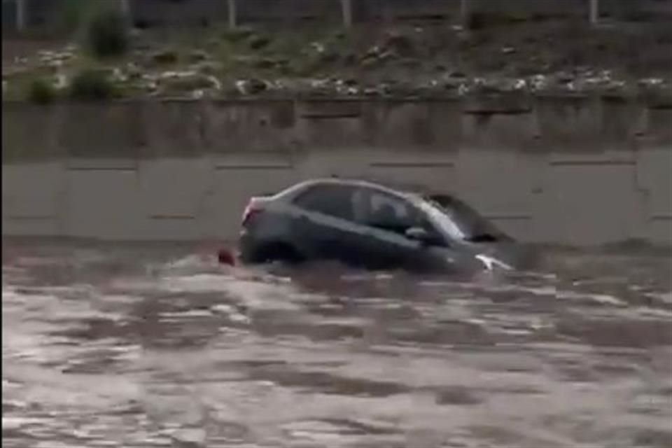 La tormenta de ayer -así como la de la semana pasada- confirmaron que Zapopan lidera en puntos con riesgo de inundación en el AMG.