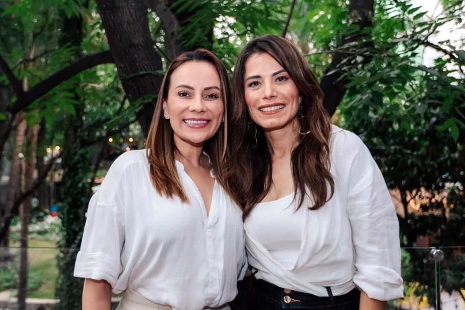 Verónica Delgadillo se reunió con la regidora electa, Diana González.