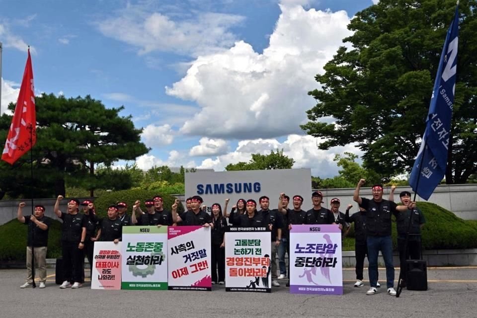 Un sindicato que representa a decenas de miles de trabajadores de Samsung Electronics en Corea del Sur dijo que extender indefinidamente una huelga de tres días en un intento de obligar a la dirección a negociar. 