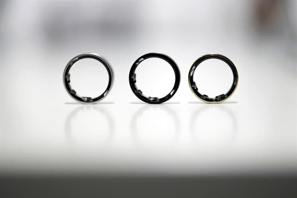 Samsung dijo que el Galaxy Ring estará disponible el 24 de julio y vendrá en tres colores.