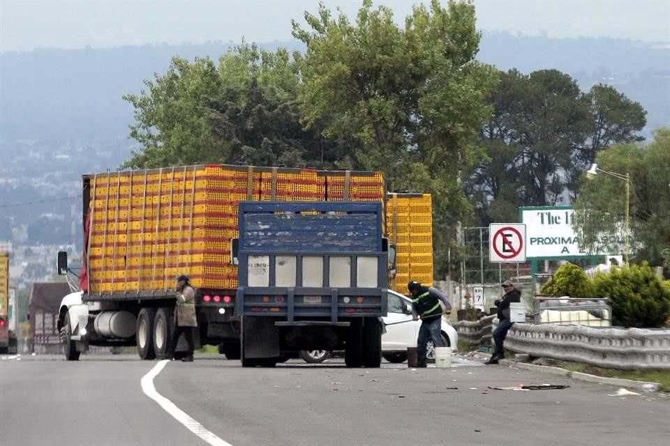 El recorrido se realizó en un tramo a la altura del Municipio de Santa Rita Tlahuapan, ubicado a unos 57 kilómetros de la capital estatal, donde se detectaron 15 puntos de venta.