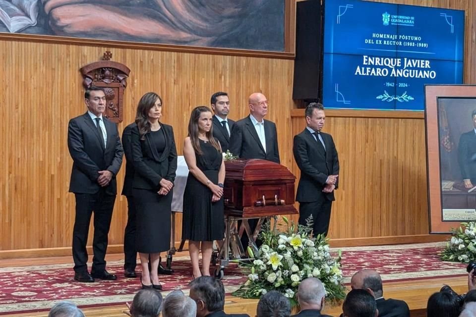 Salvador Zamora, Verónica Delgadillo, Jorge Álvarez Máynez, Dante Delgado, Pablo Lemus y Mirza Flores, todos de MC.