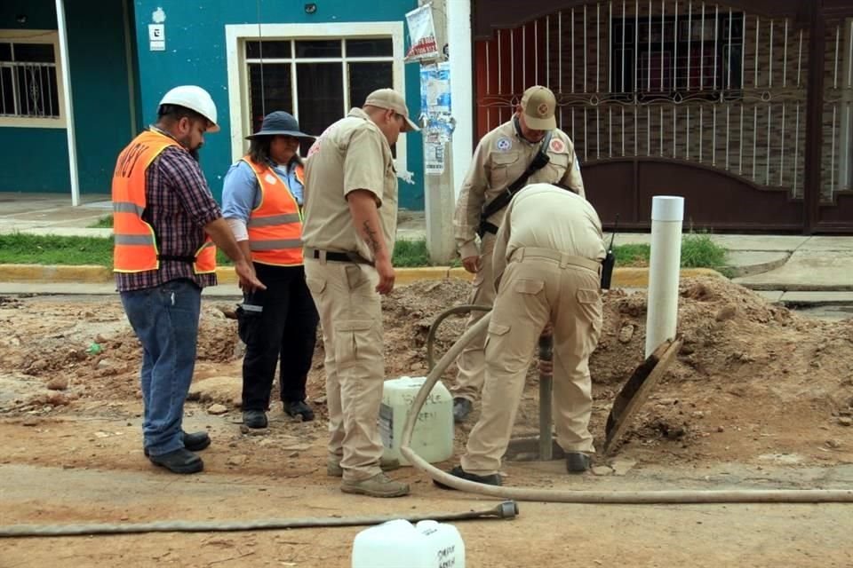 Aspectos de zona de fuga de combustible en la Colonia Rancho de la Cruz.