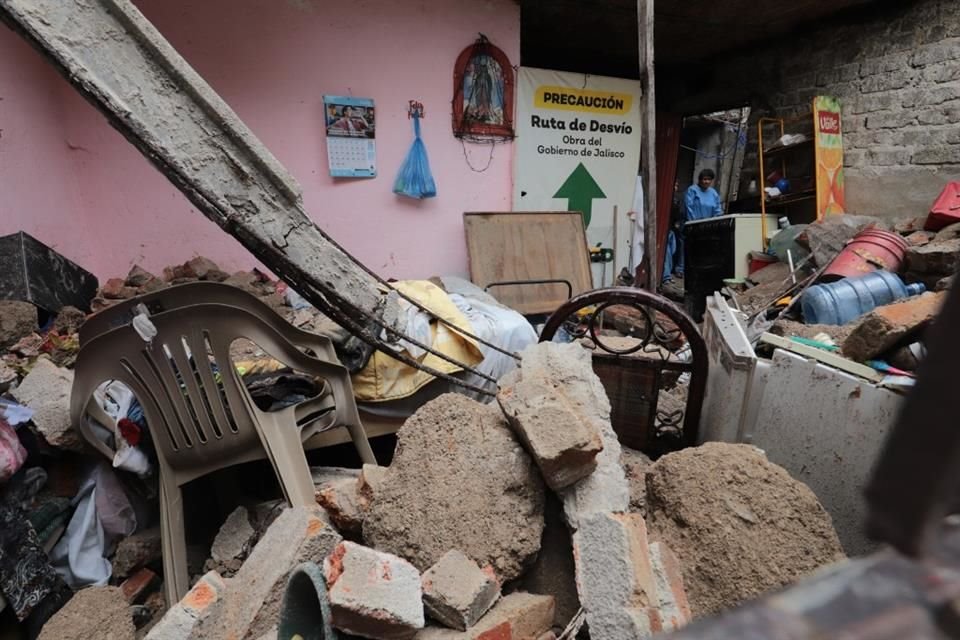 En Balcones del Sol, se derrumbó el techo de la casa ubicada en la calle Limón 184. Dejó tres lesionados.