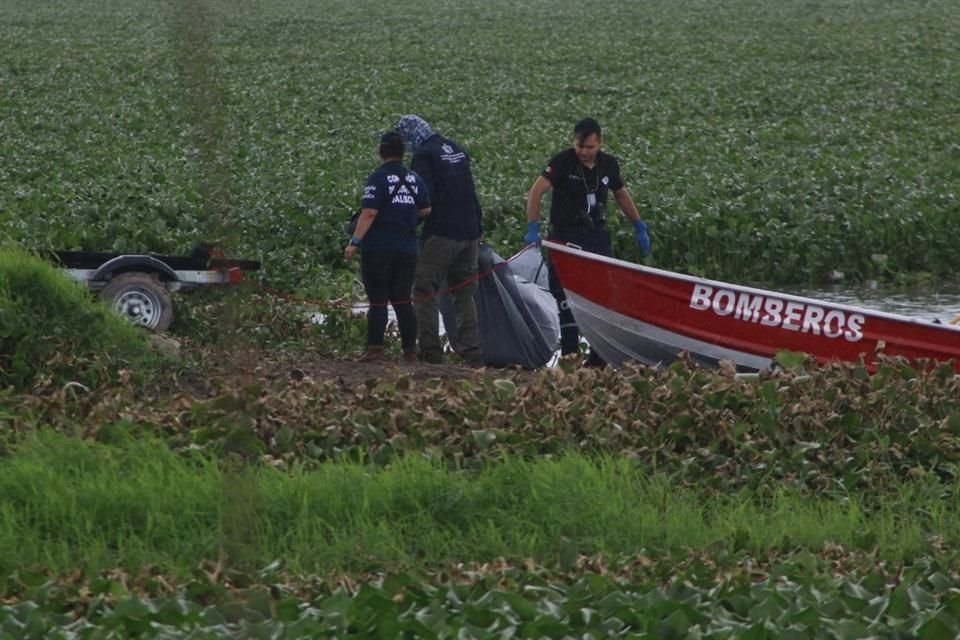 Bomberos de la ZMG, así como personal de la Comisión de Búsqueda, revisaban el cauce del Arroyo Seco cuando hicieron el hallazgo.