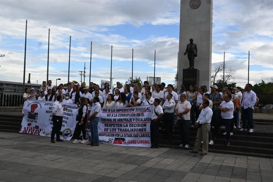 Entre sus exigencias está un aumento de sueldo al personal de vigilancia de Puente Grande, el cual tiene ocho años sin incrementarse.