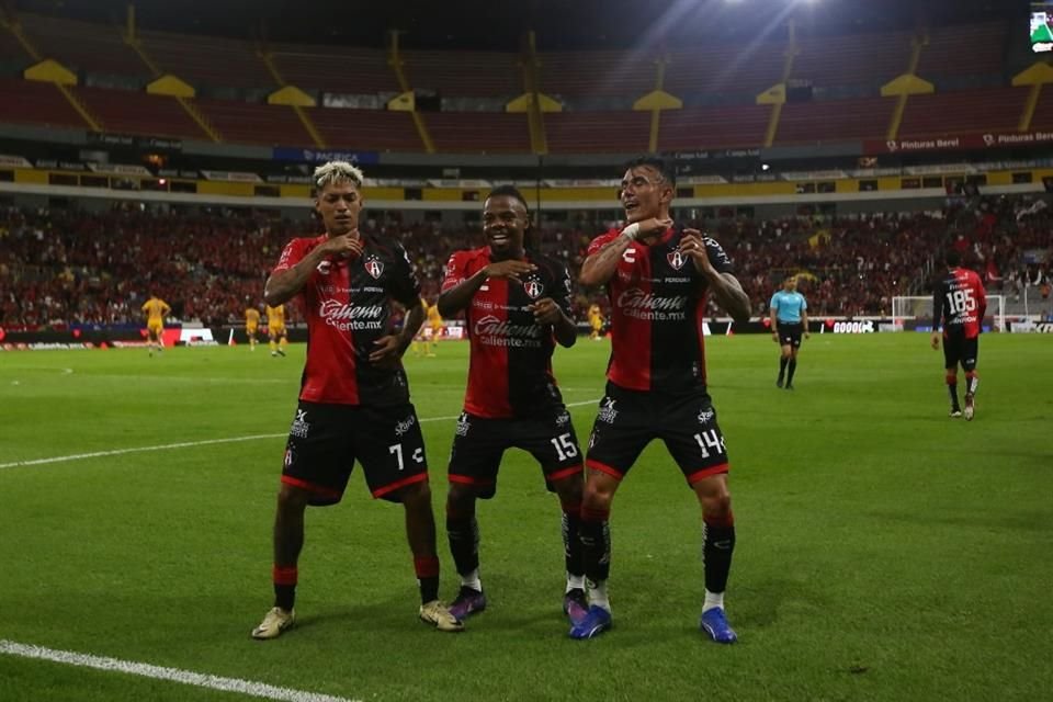 Raymundo Fulgencio festejó su gol con baile.