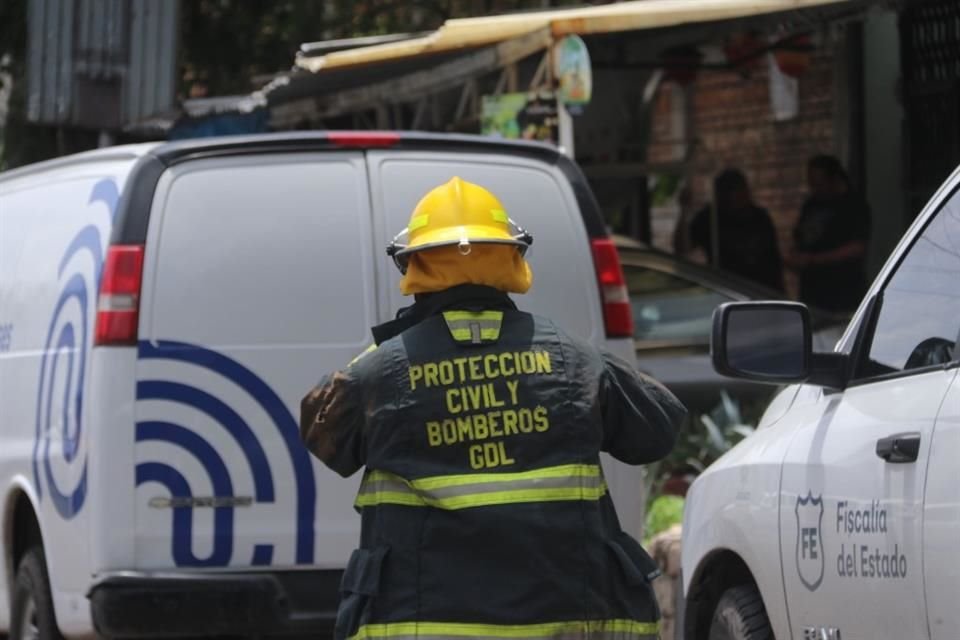 Los uniformados solicitaron el apoyo del personal de la Coordinación Municipal de Protección Civil y Bomberos de Guadalajara.